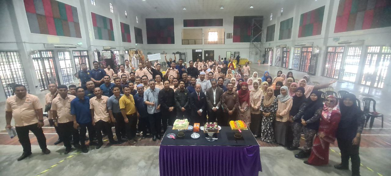  Majlis Anugerah Perkhidmatan Cemerlang 2024 Peringkat Majlis Daerah Pasir Puteh sempena Program Perhimpunan Bulanan Kakitangan Bulan April 2025