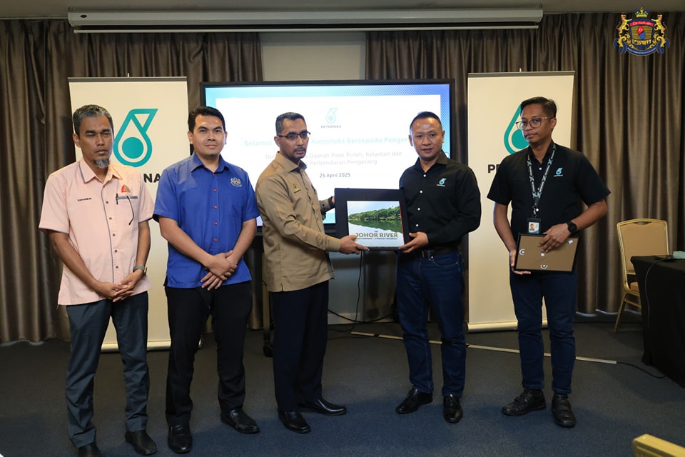 𝗟𝗔𝗪𝗔𝗧𝗔𝗡 𝗜𝗟𝗠𝗨 𝗗𝗔𝗥𝗜 𝗣𝗔𝗦𝗜𝗥 𝗣𝗨𝗧𝗘𝗛 𝗞𝗘 𝗣𝗘𝗡𝗚𝗘𝗥𝗔𝗡𝗚, JOHOR