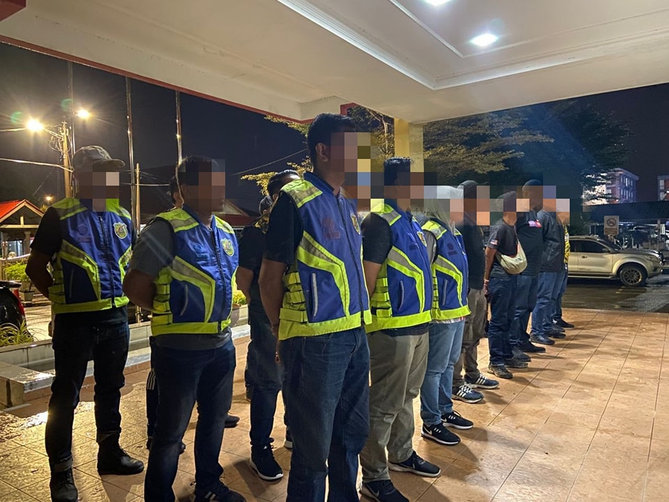 OPERASI BERSEPADU PREMIS WARGA ASING DI PASIR PUTEH: 12 DITAHAN, 3 PREMIS DIKOMPAUN