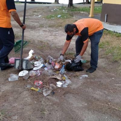 Ops Membersih Sampah di Kawasan Sekitar Pantai Tok Bali, Semerak